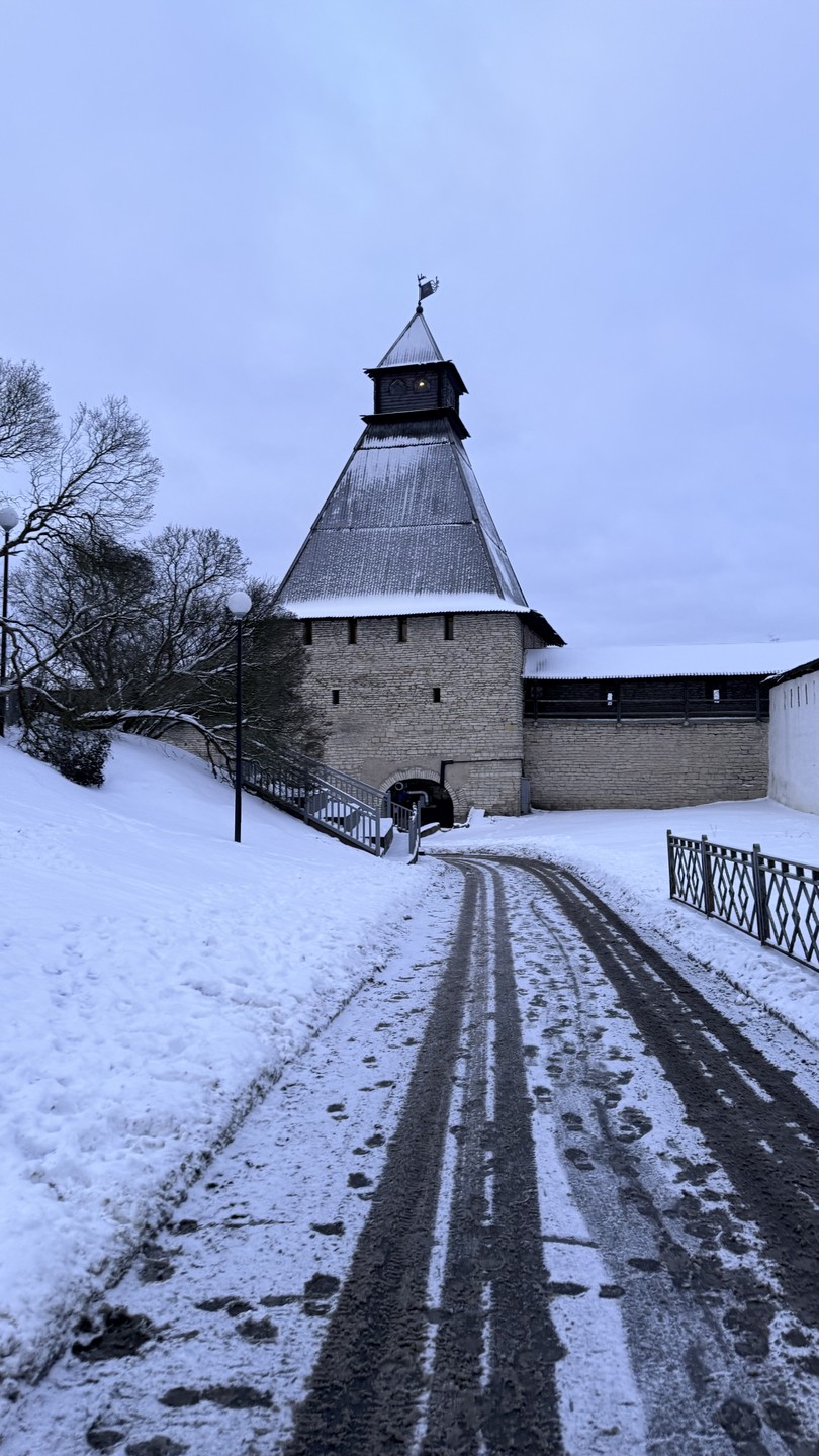 По древнему Пскову с историком (Игорь)