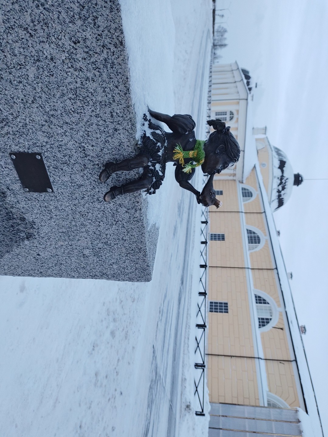 Нашим гидом по Архангельску была Елена. С погодкой нам повезло - 24 в последнее утро 2023