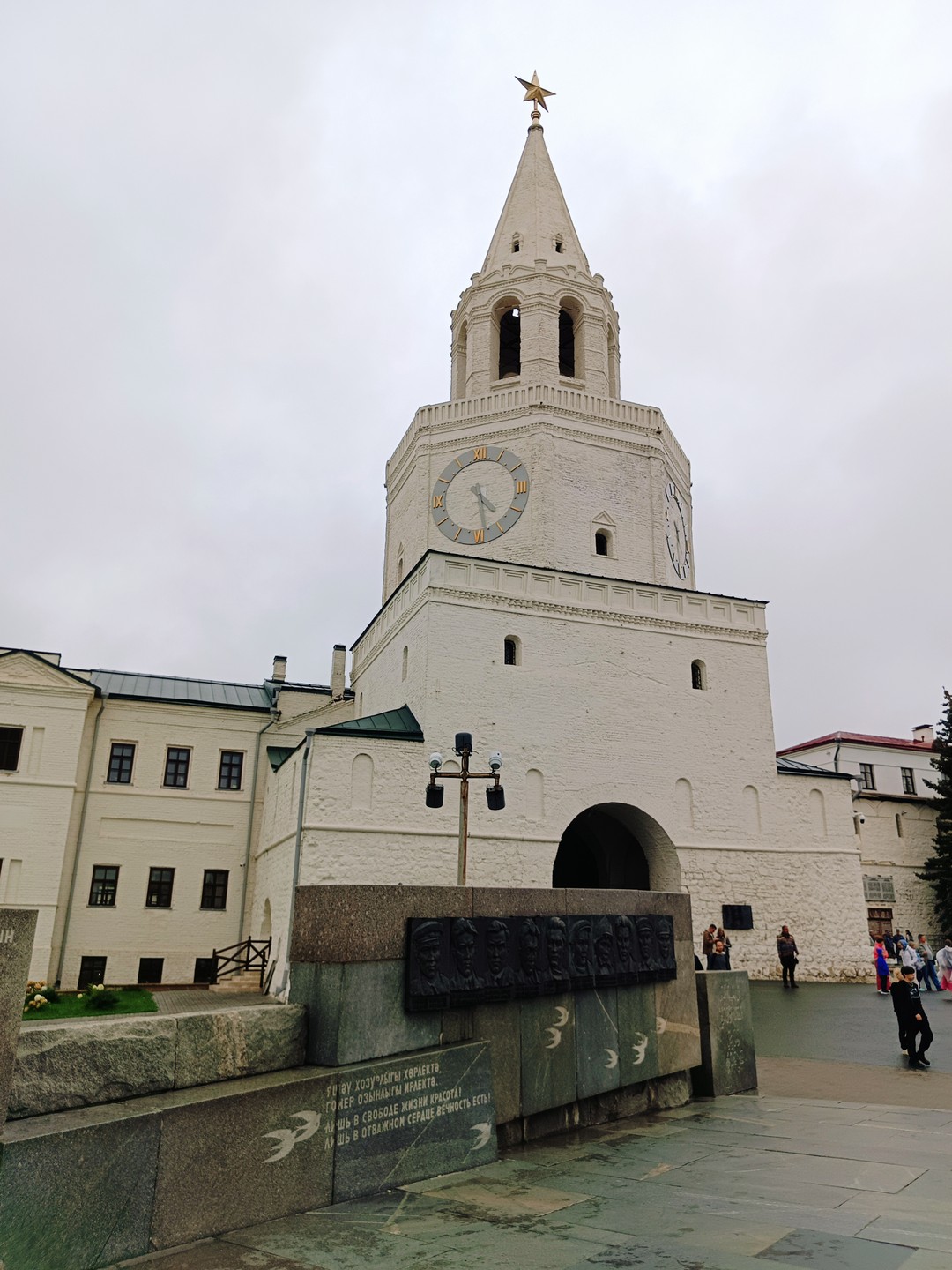 Алёна замечательный экскурсовод, спасибо большое. Было очень интересно послушать не только историю Казани, но и другие