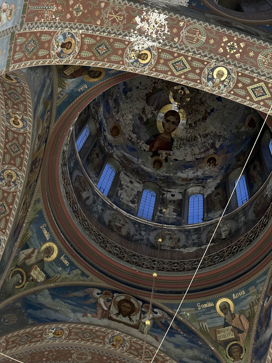 Это наша вторая поездка с друзьями в Абхазию. И думали, ну чем нас удивить…? Мы же