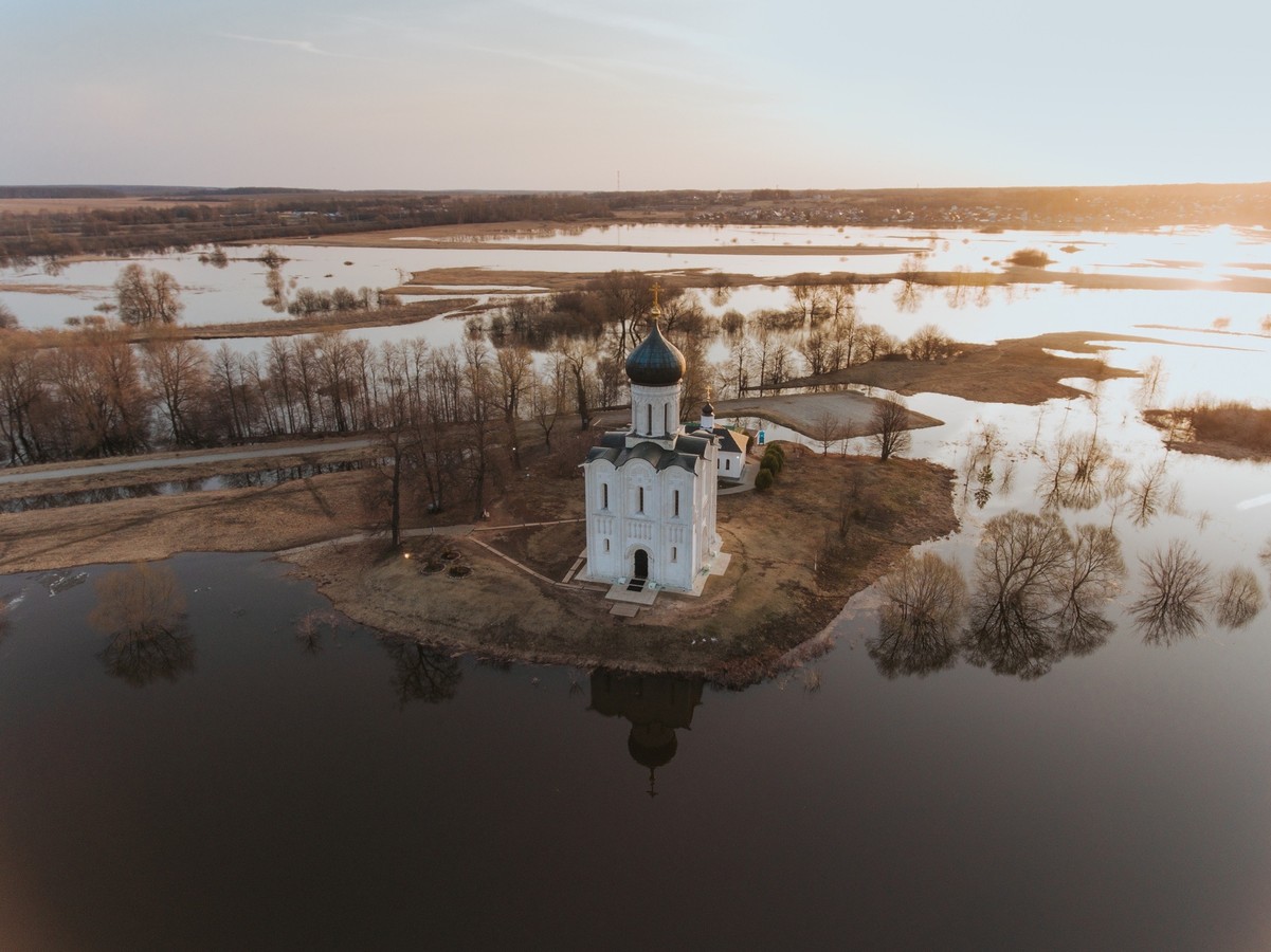 Боголюбово и церковь Покрова на Нерли
