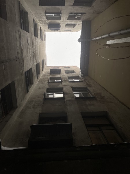 Интересная экскурсия, погружающая в атмосферу фильма Брат. Посетили все локации мест съемок, узнала больше о режиссере