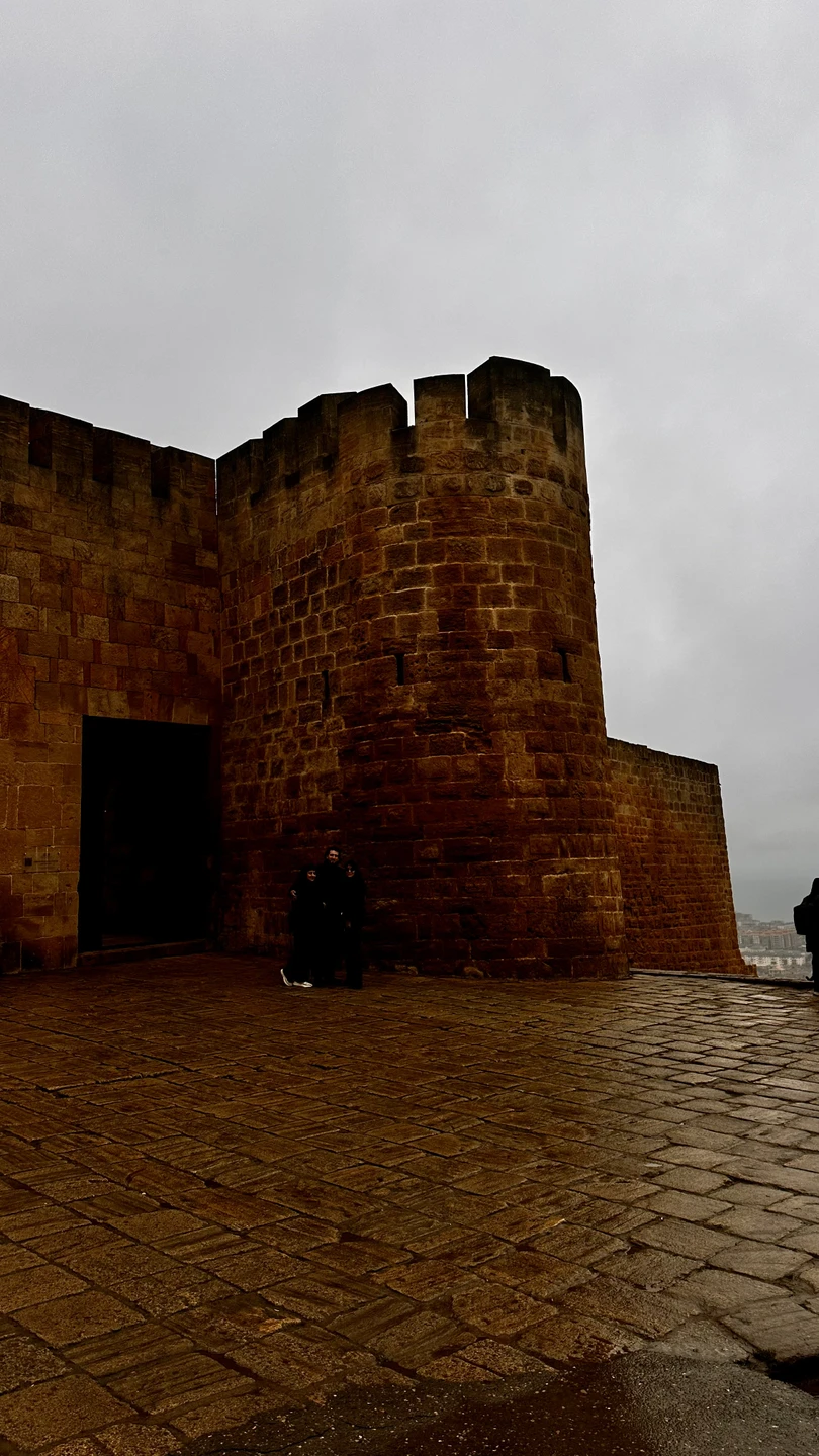 Хотим поблагодарить гида за теплый прием,хоть было очень холодно и дождливо,но впечатления остались самыми приятными!