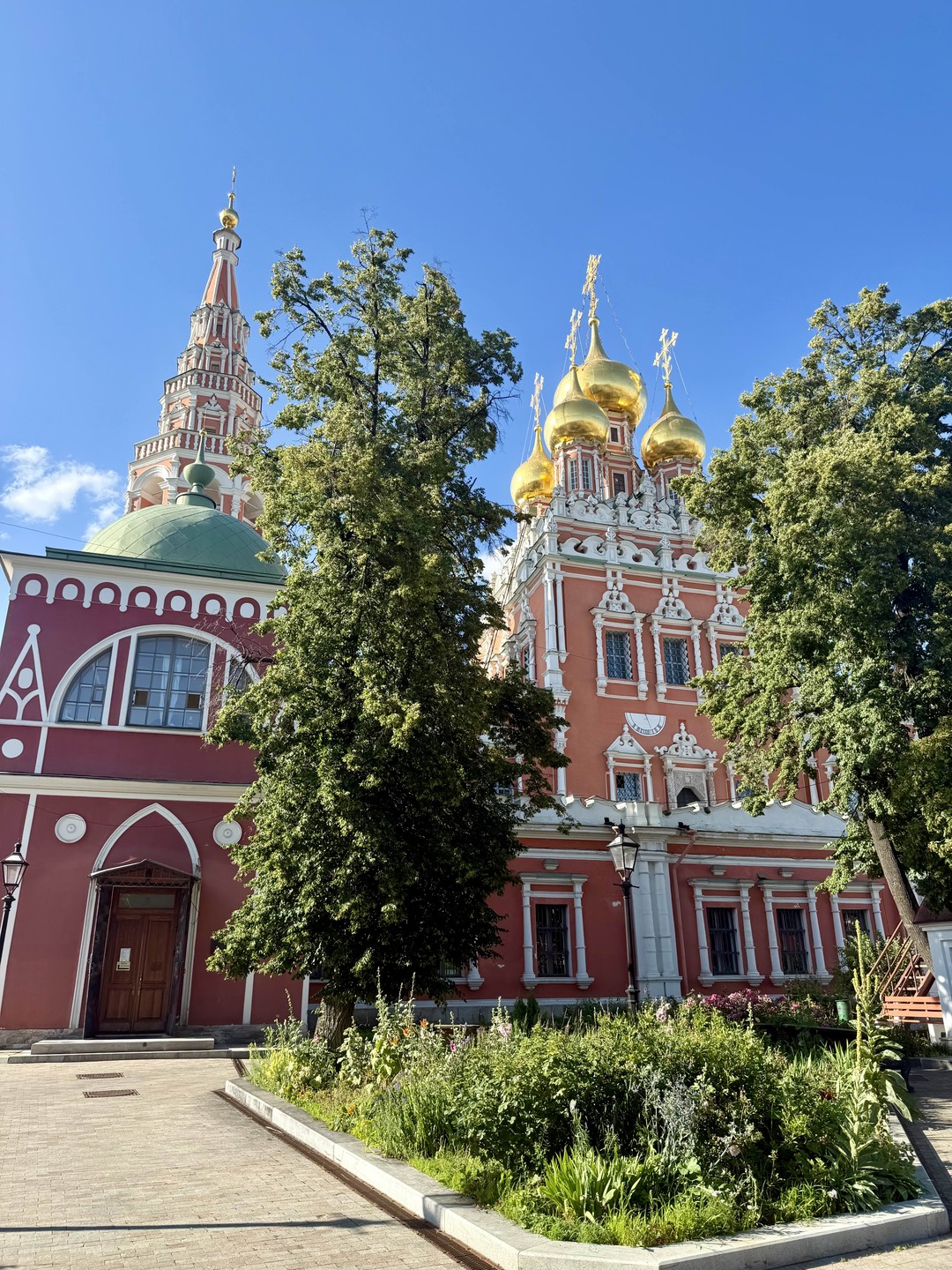 Яркие краски! Красивая архитектура! Интересный рассказ! День когда все совпало!