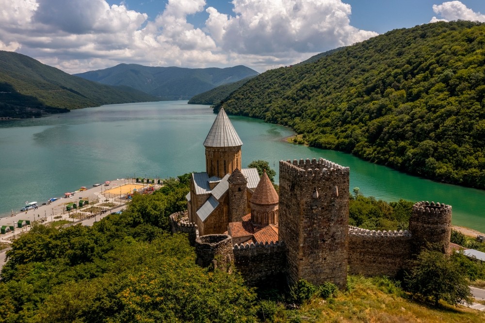 Фото Все грани Грузии: горные пейзажи, колорит столиц и винный край