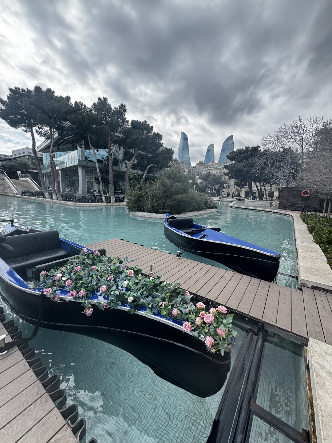 Знакомство с Баку прошло на одном дыхании: очень интересно, познавательно Рашад рассказал историю старого и нового