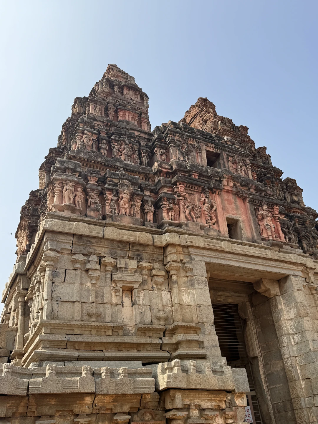 Начну с минусов, ведь запоминается последнее, а там будут сплошные плюсы)) Долгая дорога. По-настоящему изматывает, не