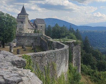 Босанска Крупа, замок Острожац, водопады Костелский бук и Штрбачки бук