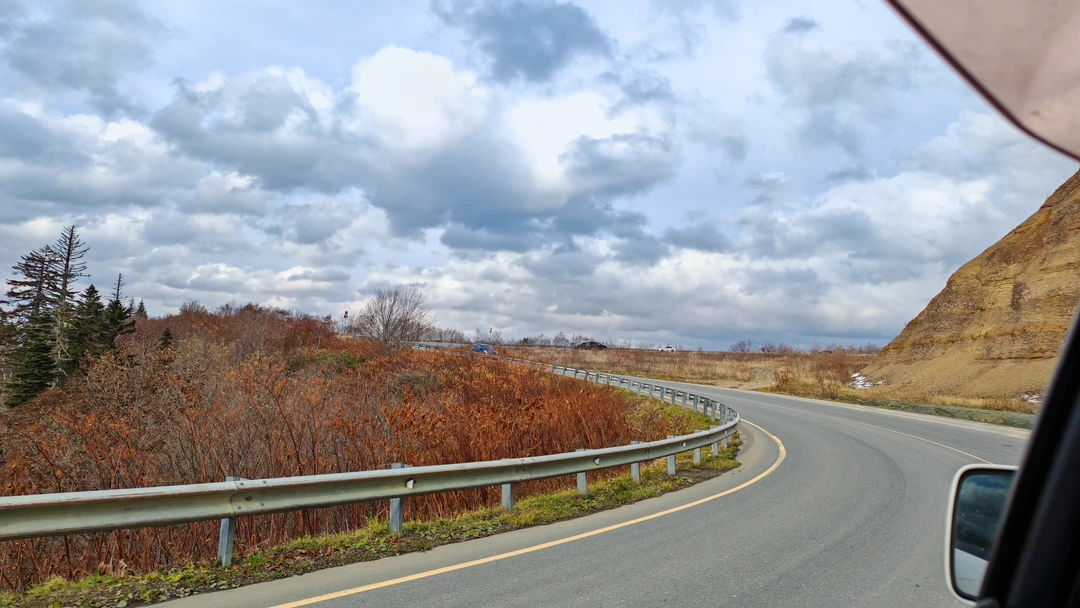 Первый раз выезжали с этой компанией. Все хорошо организовано. Качественно спланирован маршрут. Изысканный фуршет на берегу