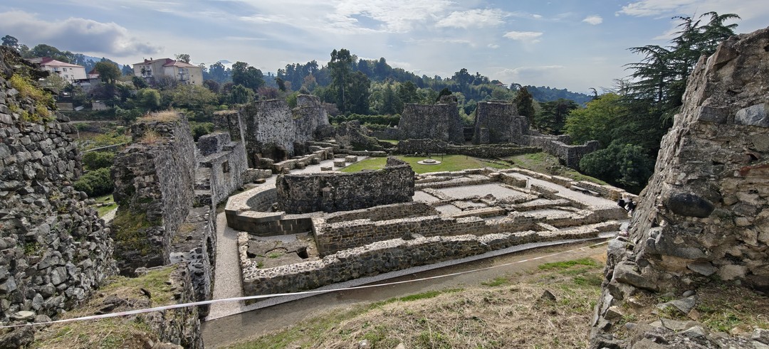 Чудесная экскурсия по красивым местам Аджарии. Дорога от Батуми не занимает много времени. Сочетание тем истории