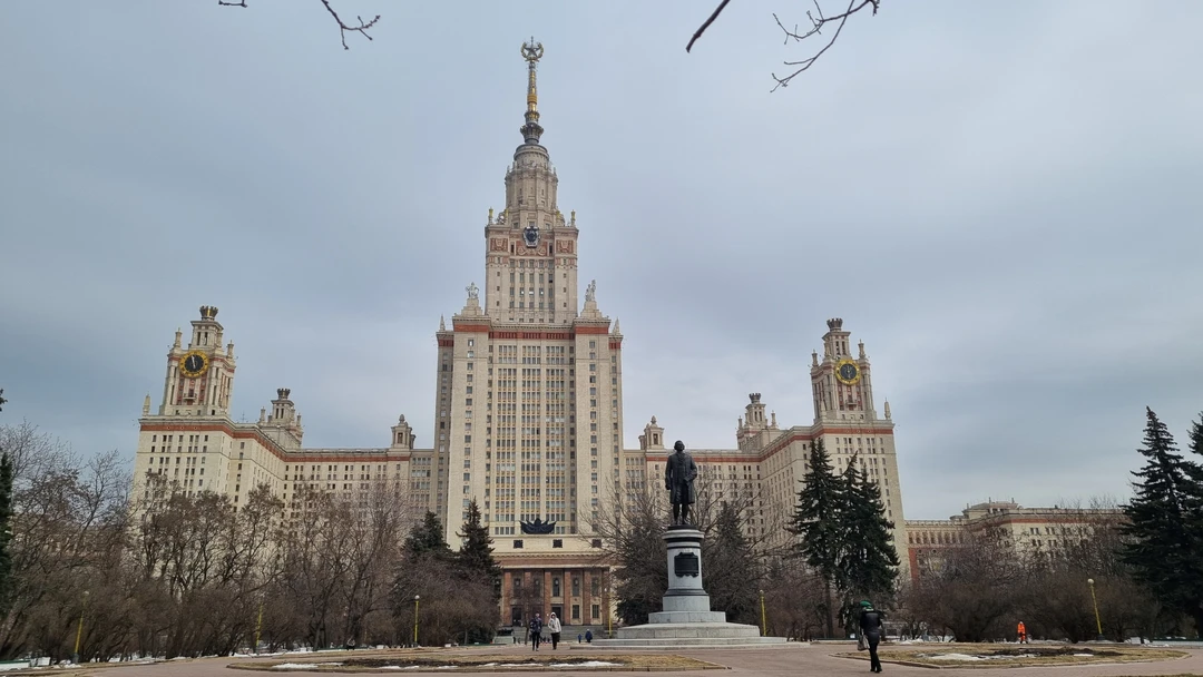 Экскурсия прошла очень легко и непринуждённо, Елена проста в общении, детям очень понравилось, не скучно и