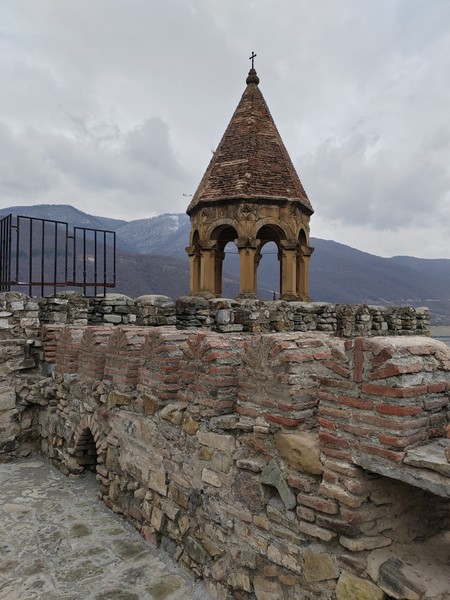 Это был по истине самый запоминающийся и красочный день в Тбилиси. Начиная от, не побаюсь этого