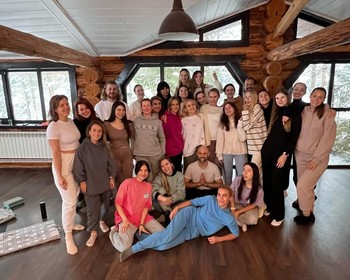 Практики, прогулка, музыкальный вечер, йога