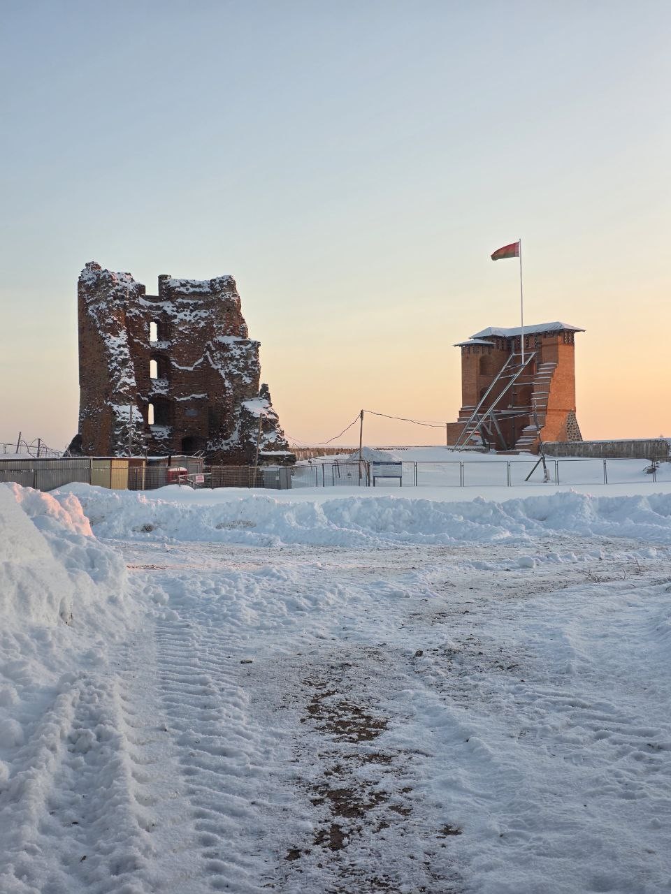 В самые суровые для Белоруссии морозы (до -24 днем) мы забронировали с подругой эту экскурсию. 