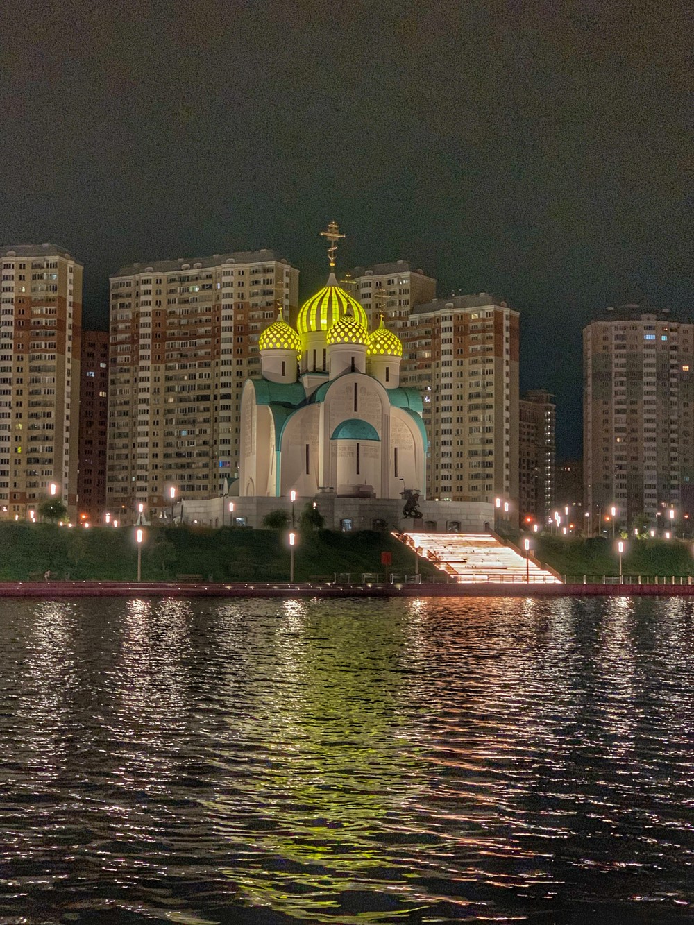 Самостоятельная прогулка на катере по живописному району Москвы (11/11)