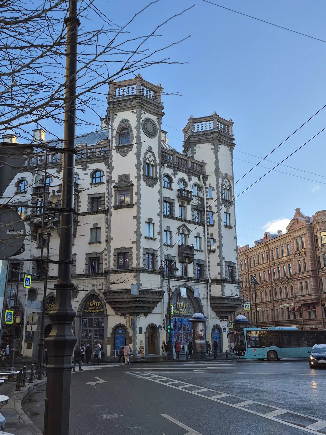 Секреты и лабиринты Петроградской стороны: дворы, парадные, легенды (Ирина)