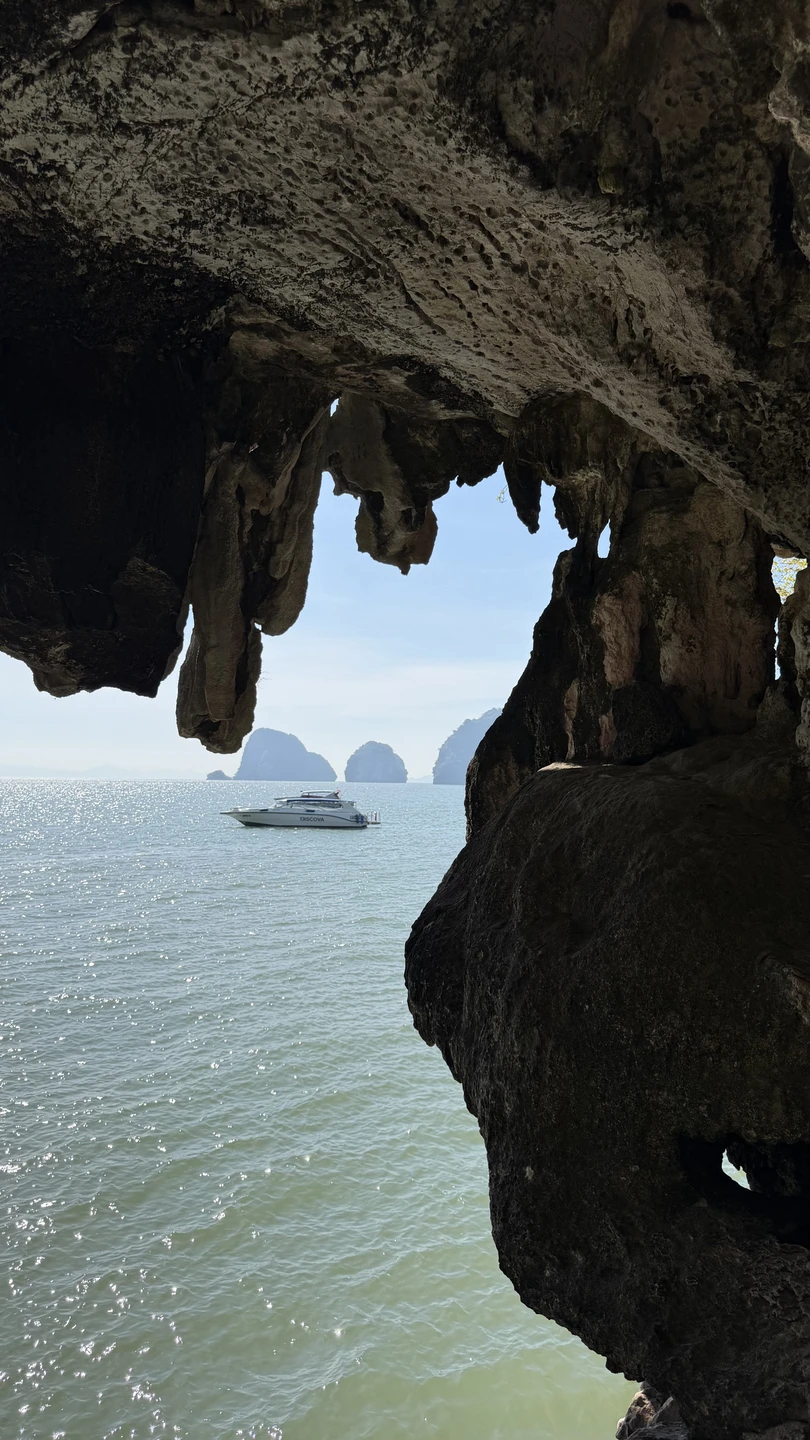 Хочу выразить огромную благодарность гиду Андрею за прекрасно организованную экскурсию! Всё было интересно, познавательно и очень