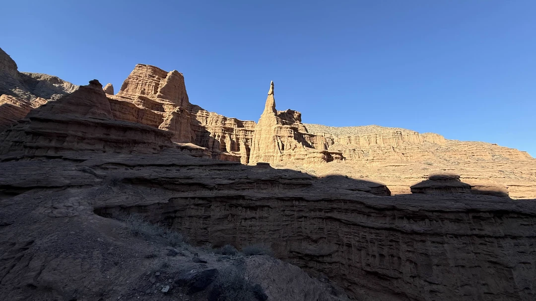 Хотим выразить огромную благодарность нашему гиду Константину за невероятную экскурсию! Нас была мини-группа из 4-х человек