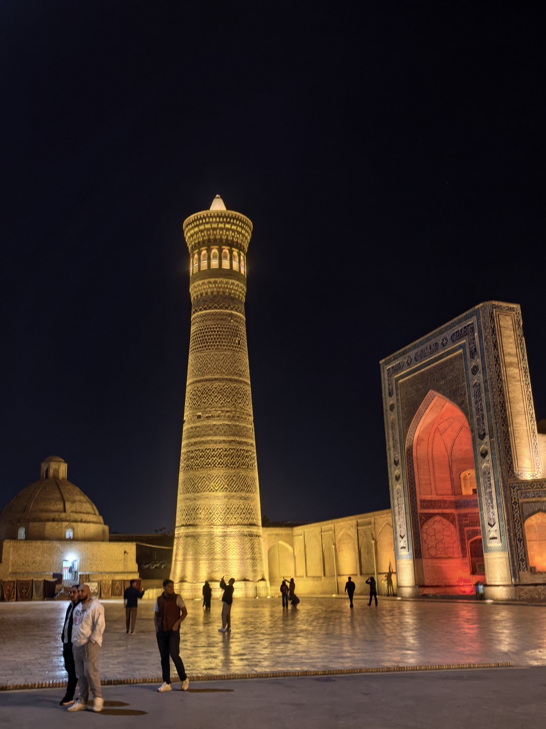 У нас было 5 экскурсий в Узбекистане за 10 дней. И Фуркат, безусловно, лучший гид. Структурировал