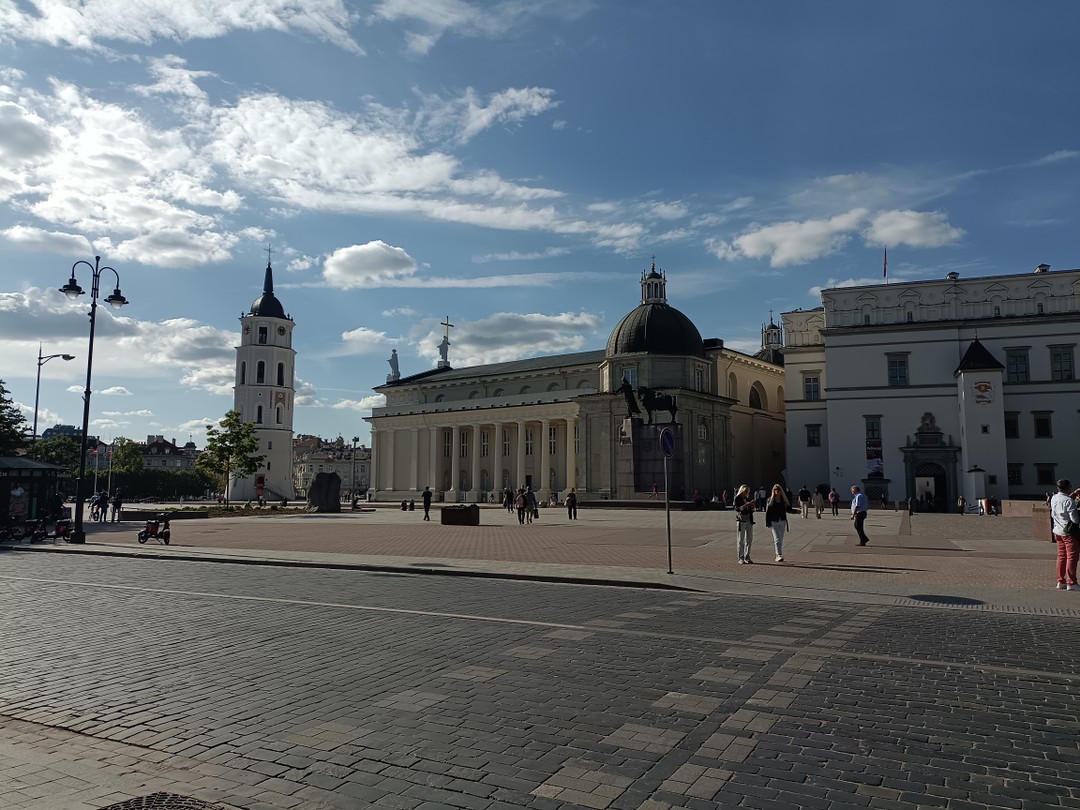 Экскурсия, проведённая Галиной, произвела на нас (группа из пяти девочек от 15 до 51 года) неизгладимое