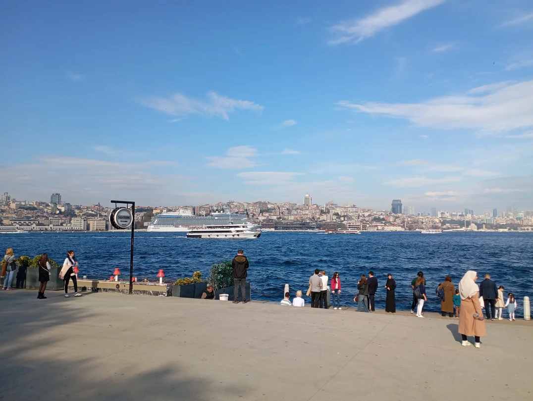 Отличного настроения, вам, путешественники! Отличная прогулка с аудио гидом, которую уже рекомендовала своим друзьям! Приятный голос