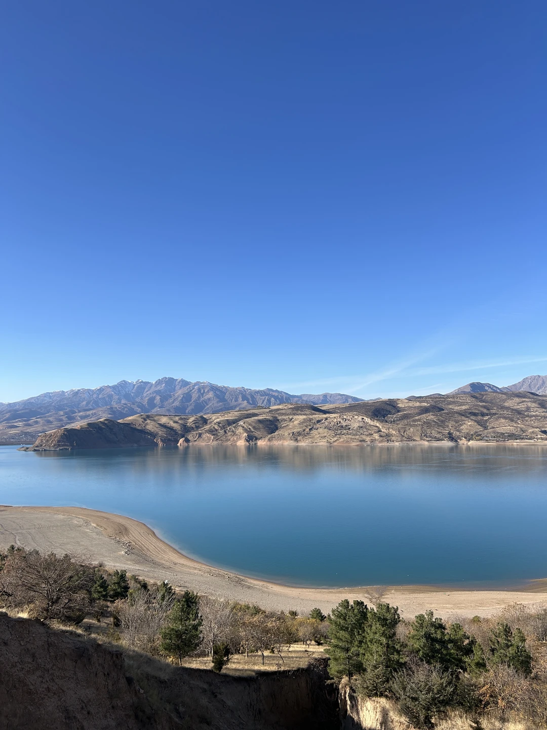 Благодарю Альберта за организацию экскурсии, бронировали накануне поздно вечером. Гид, он же водитель Уткир отработал по