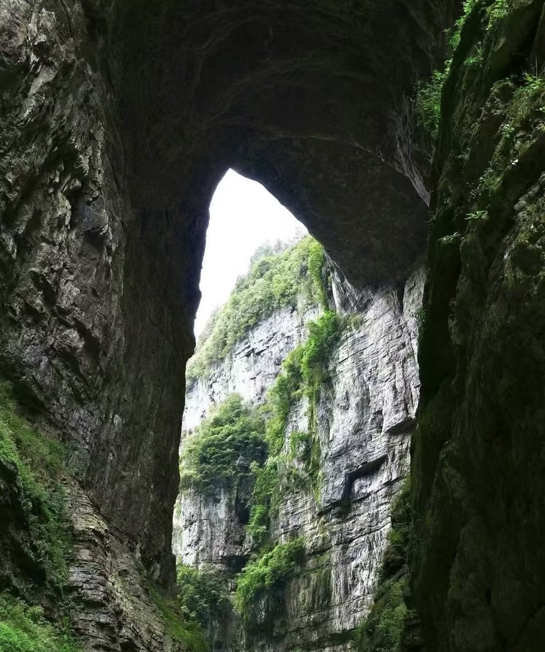 У нас было потрясающее путешествие в Улуне. Пейзажи здесь просто впечатляющие и совсем не похожи ни