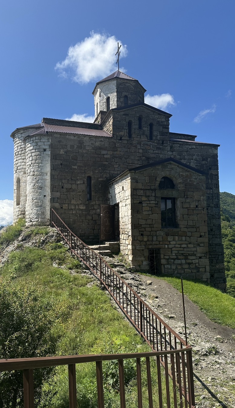 Пять древних храмов Карачаево-Черкесии (7/9)