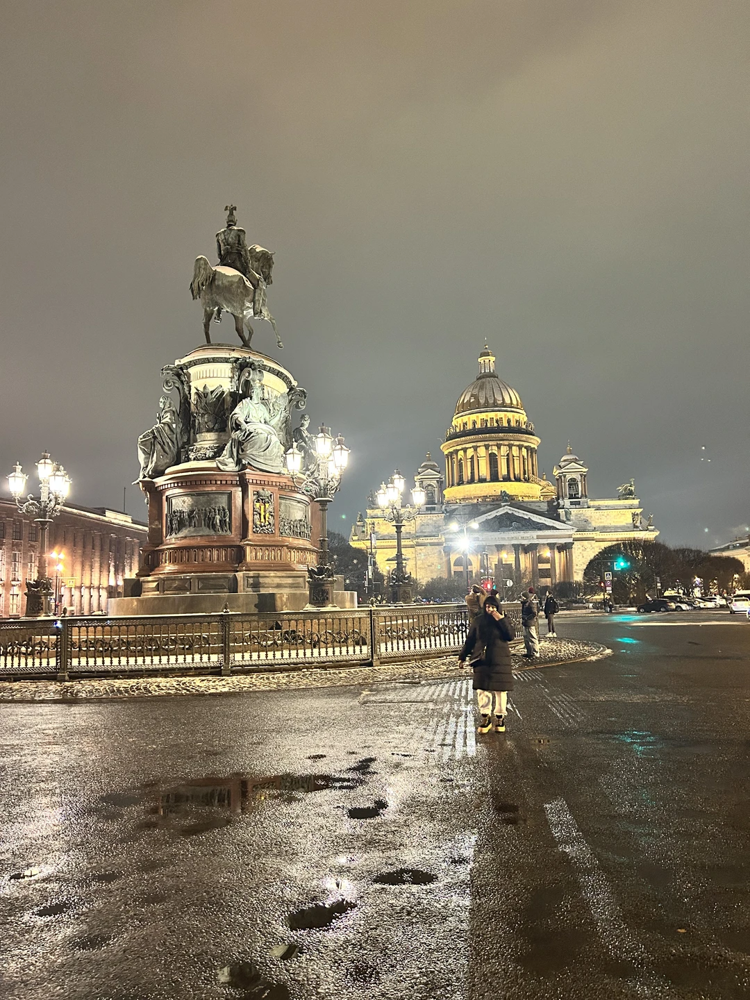 Экскурсия интересная,только мы с подругой не смогли до конца ее досмотреть,на сайте написано что начало в