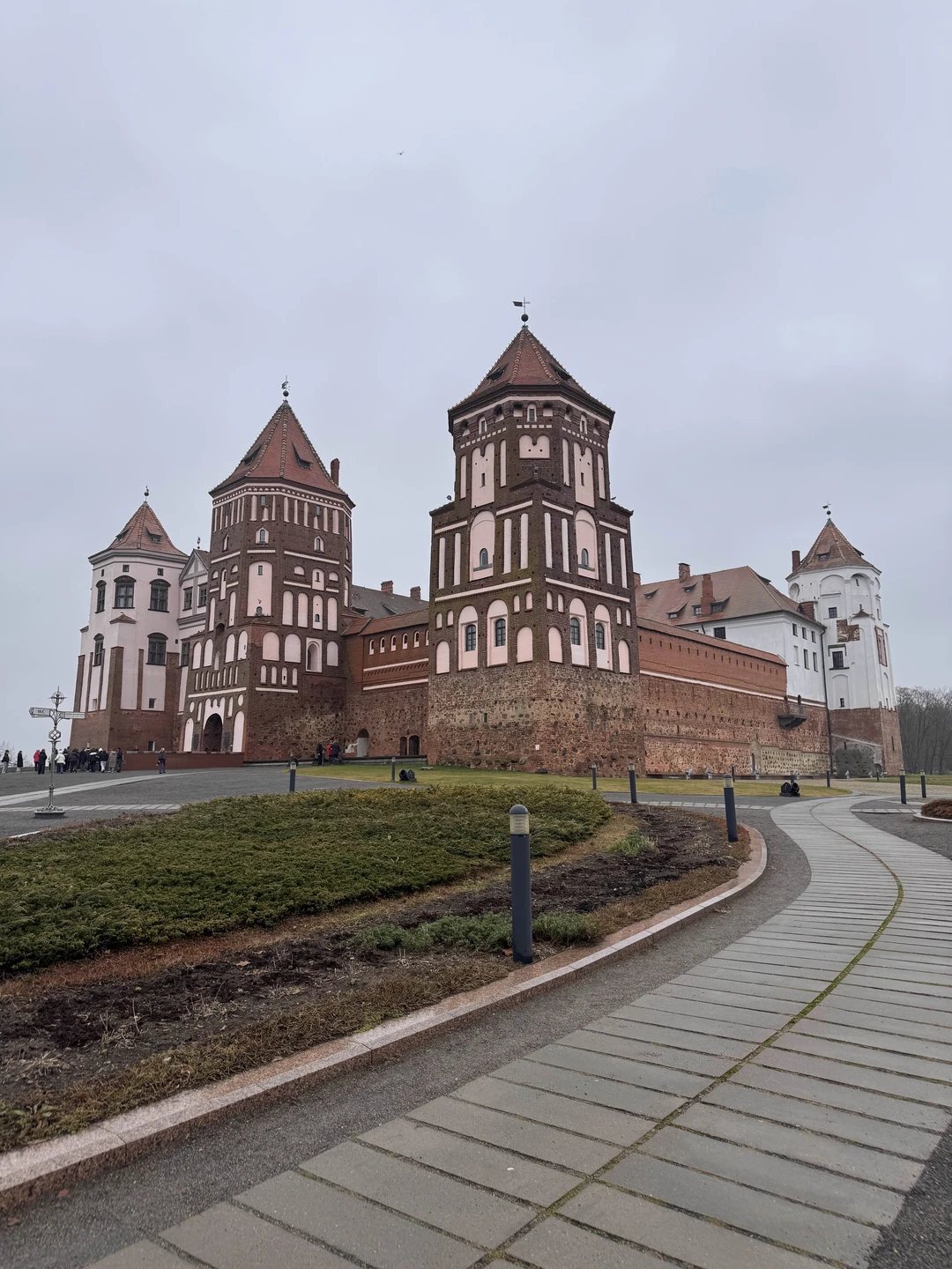 Очень насыщенная и интересная программа экскурсии, немного подвела погода, но поздняя осень… Помимо экскурсии хочу обратить