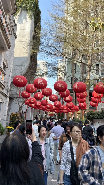 Прекрасный гид! Посмотрели весь Шеньжень за один день: парк, торговый квартал, старая рыбацкая деревня, погрузились в