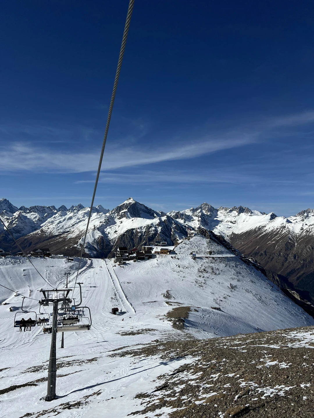 Ездили на Домбай вместе с Александром. Он относится с большой заботой и теплом к своим пассажирам