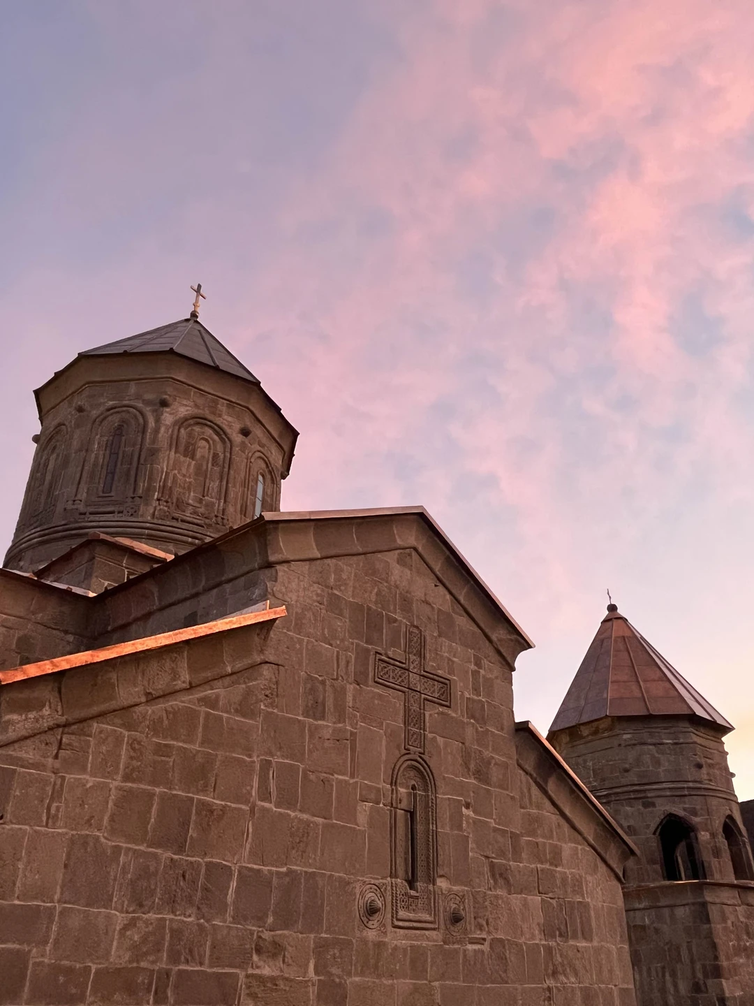 Ездили с подружками втроем на эту экскурсию, прекрасно провели день. Виды восхитительные, гид очень интересно рассказывает