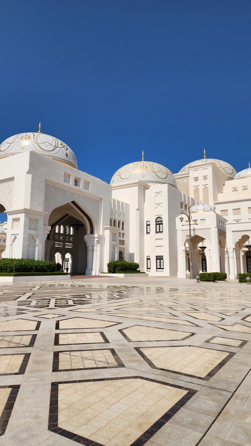 Хочу выразить благодарность Фариду за проведенную экскурсию. Максимум локаций и информации, Фарид очень интересный собеседник и