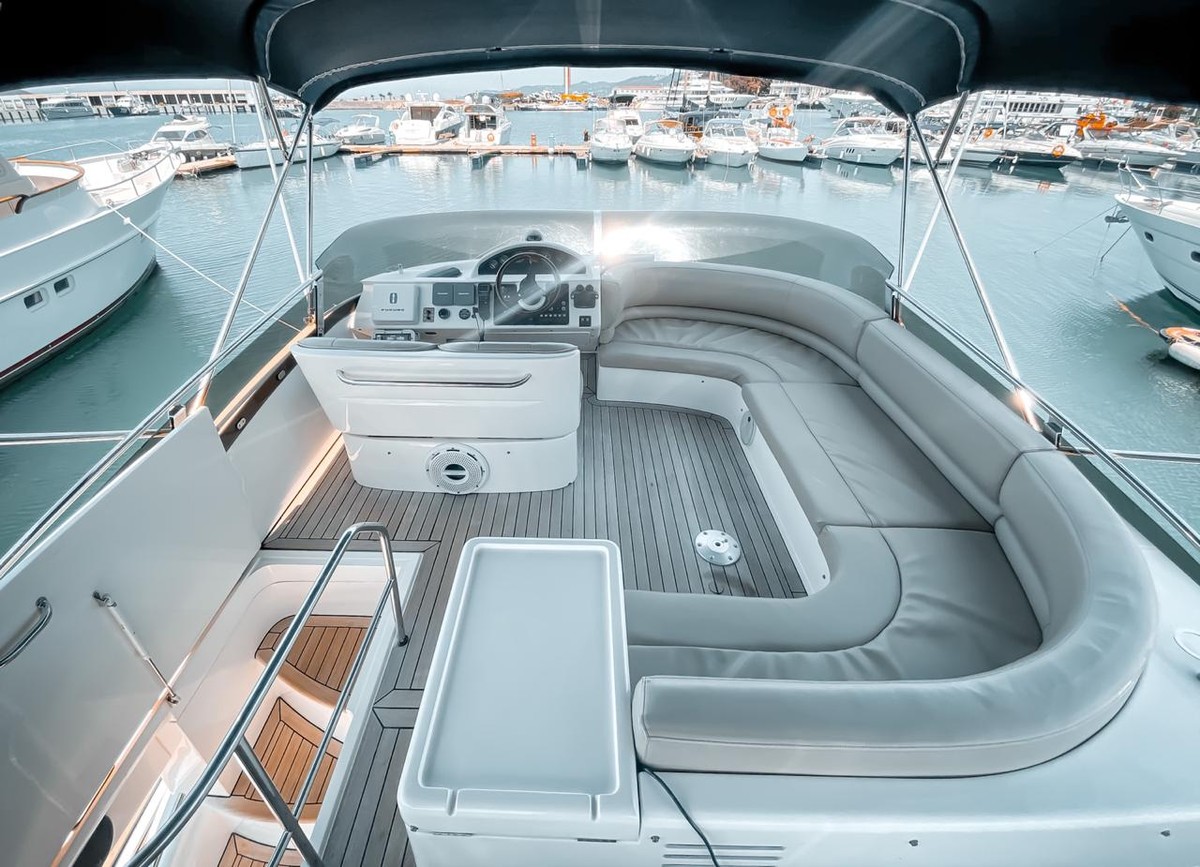 Морская прогулка на яхте Azimut