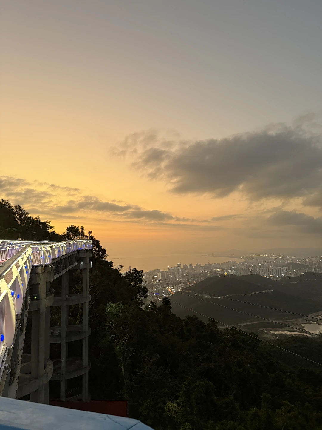 Экскурсия прошла отлично. Андрей интересный собеседник, рассказал и показал очень много нового и познавательного. Заезжали на