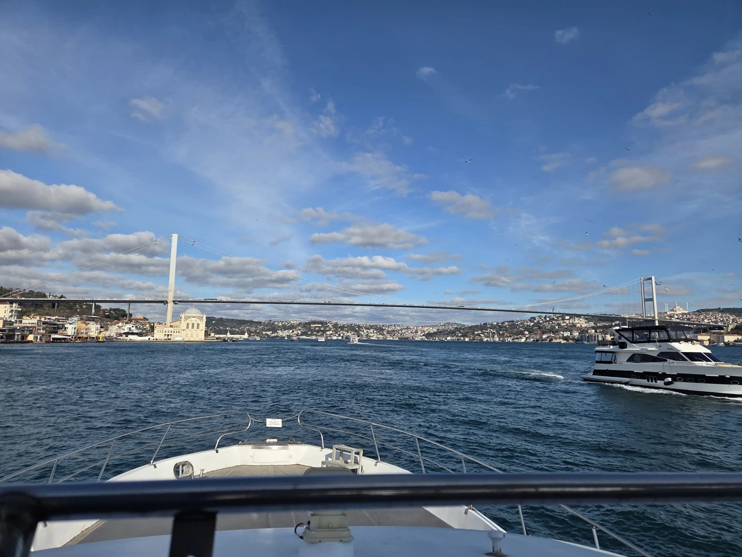 Отличное путешествие! Аудиогид долго грузился, но информации достаточно. Кормили вкусно, маршрут тоже хороший. Однозначно советую!