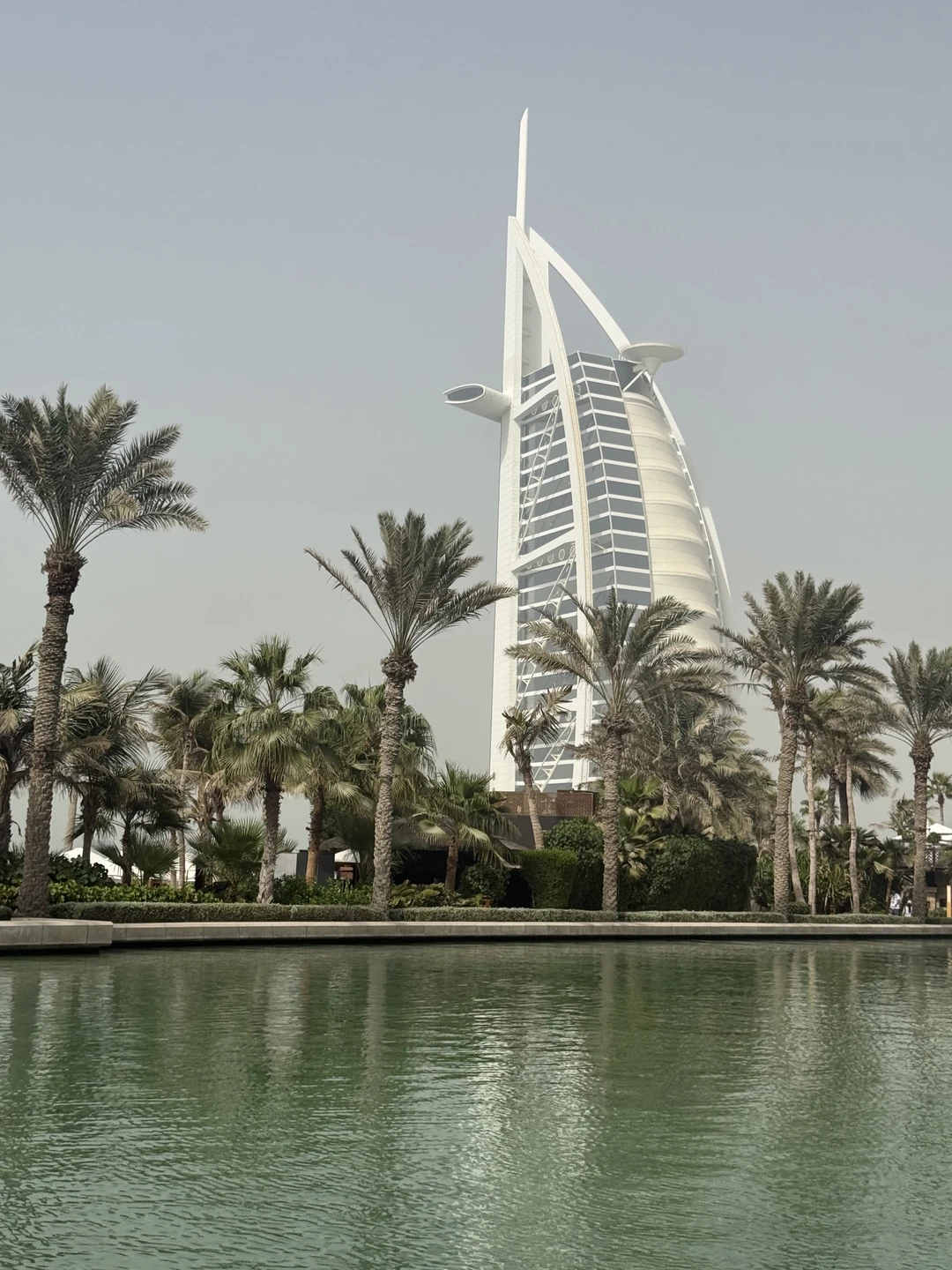 От всей души благодарим нашего гида Шахзода за невероятное путешествие по Дубаю! Это был не просто