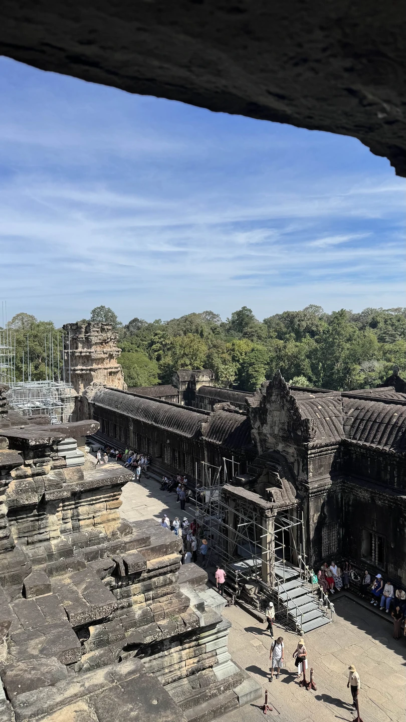 Отличный тур, если есть желание соприкоснуться и окунуться в азиатские страны на короткое время. Перед оформлением