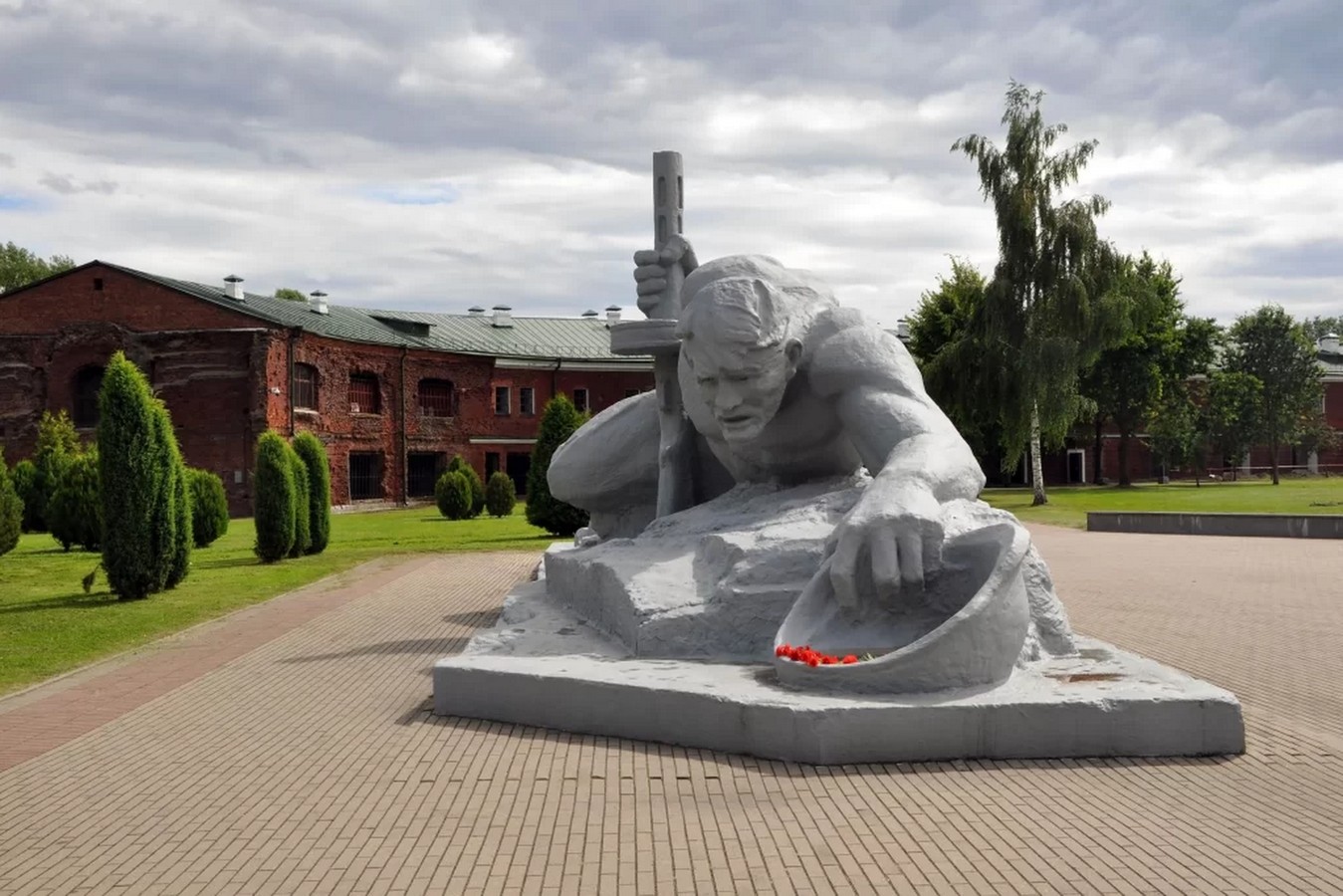 Трансфер из Минска в Коссовский замок, Брест и Брестскую крепость
