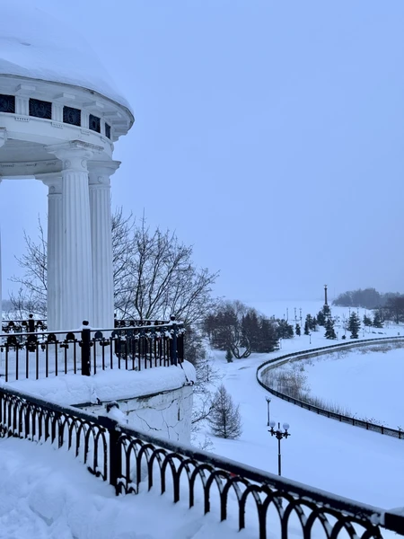 Сергей очень приятный интеллигентный человек, рассказывал много. Автомобиль был теплый и уютный. И это все в мороз-20