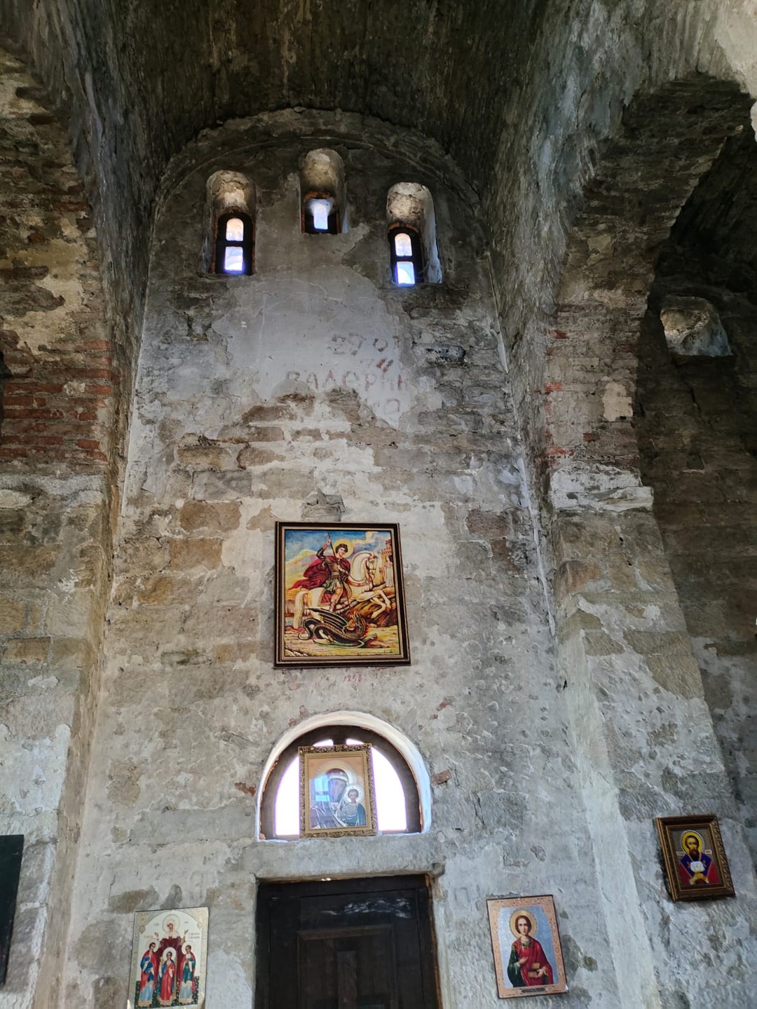 Посетили перевал Гум-Баши и термальные источники, ездили с Олегом Кардановым. Машина хорошая, организатор пунктуален, приятный собеседник