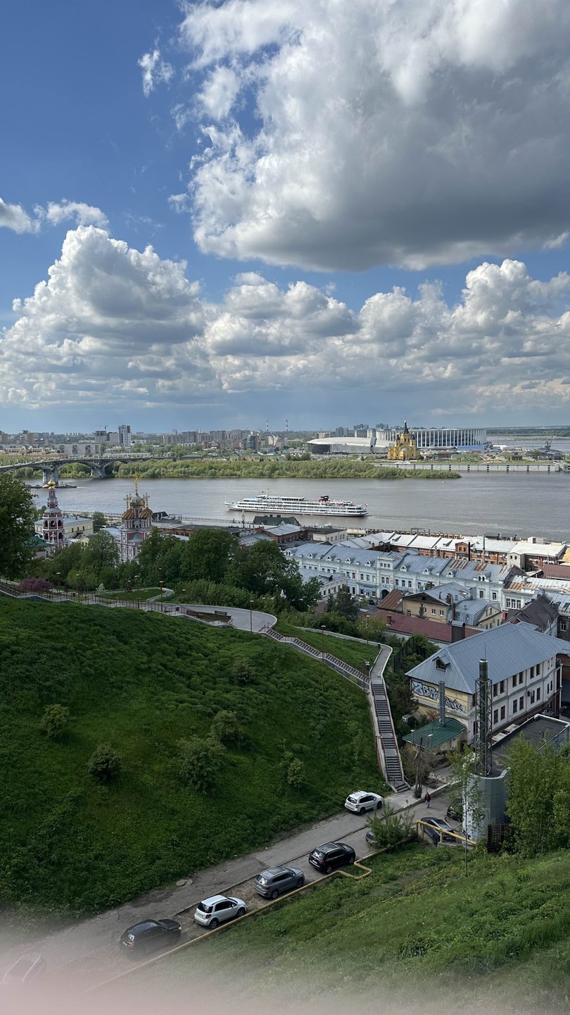 Посетили с подругами замечательную экскурсию на авто с Ольгой в середине мая. В машине у гида