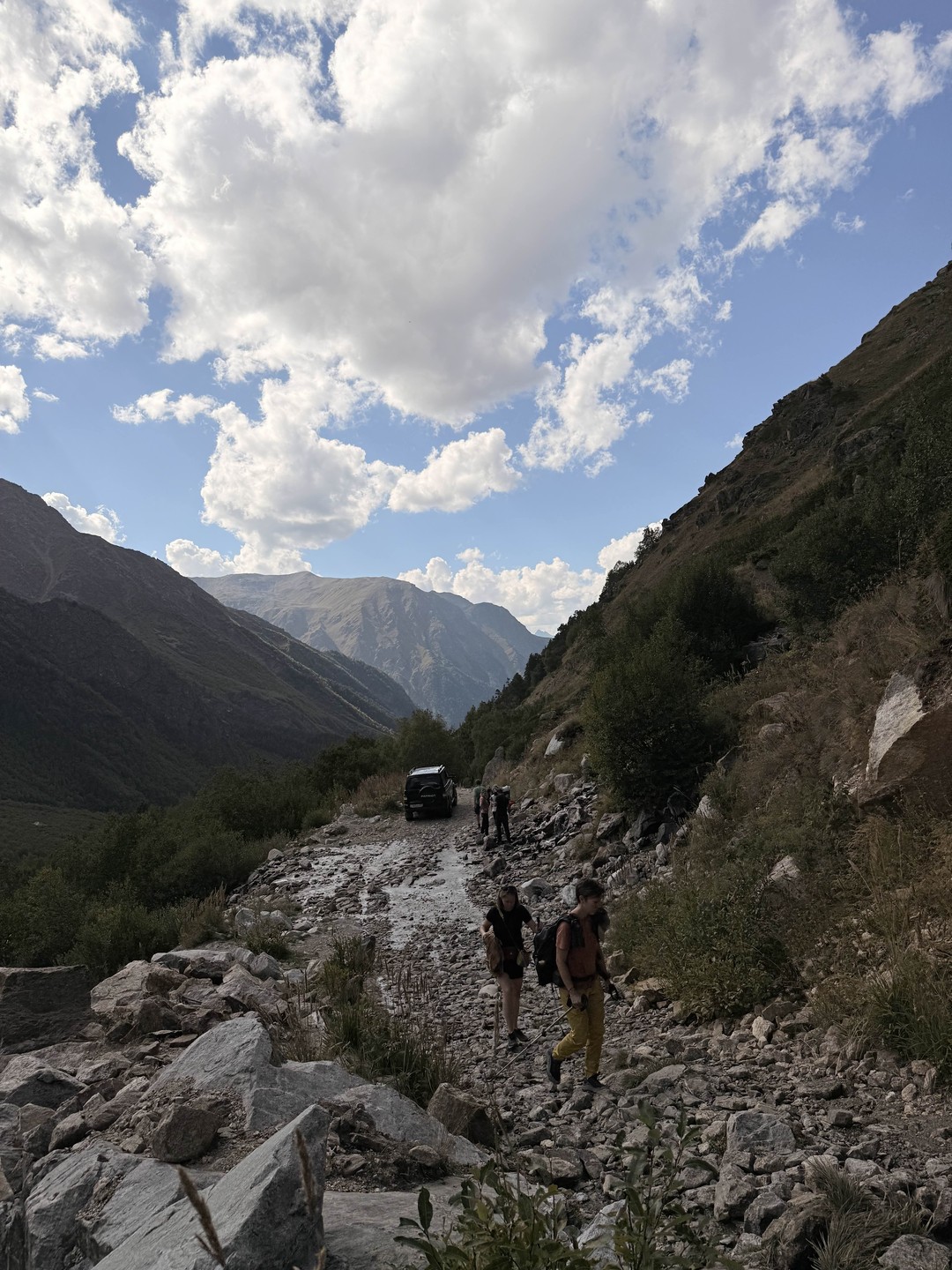 Поход в ущелье Адылсу с Кариной стал для нас настоящим открытием и подарил нам не только