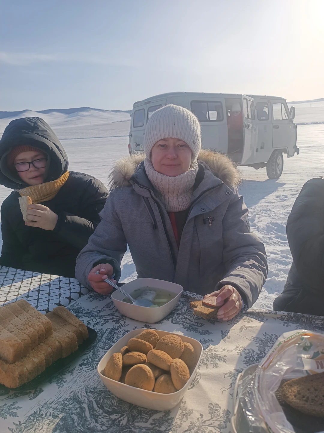 Поездка была замечательная. Гид Дмитрий прекрасный рассказчик. Организация замечательная, всё успели посмотреть, накормили вкусной ухой. Закат