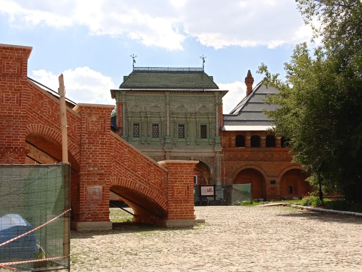 Крутицкое подворье — уголок старой Москвы