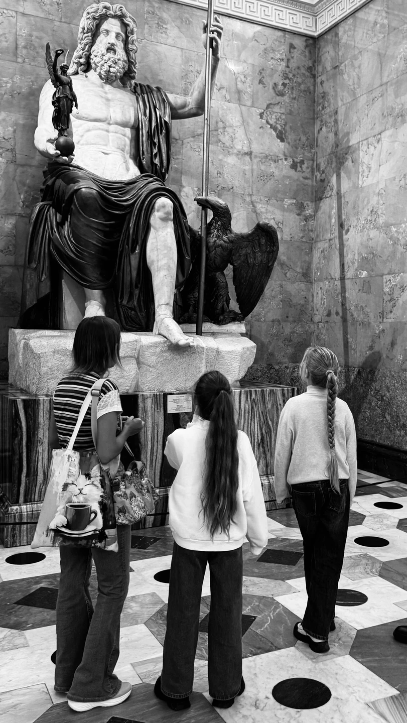 Спасибо гиду Людмиле! Если бы можно было поставить 6 ⭐️- поставила бы