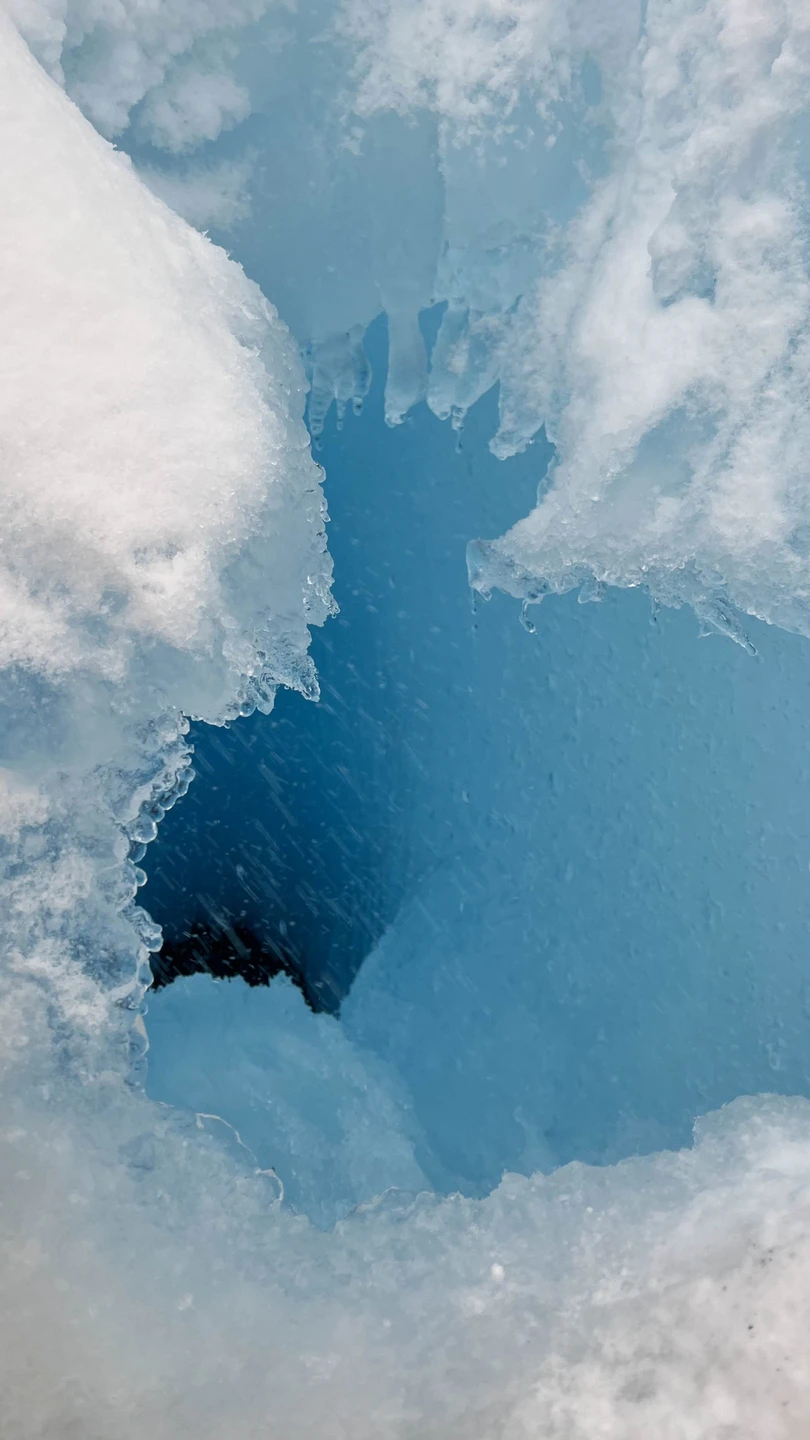 Поездка была 15.01.2026 очень все было хорошо организовано забрали вовремя по локациям запланированным отвезли, замечательных экскурсовод