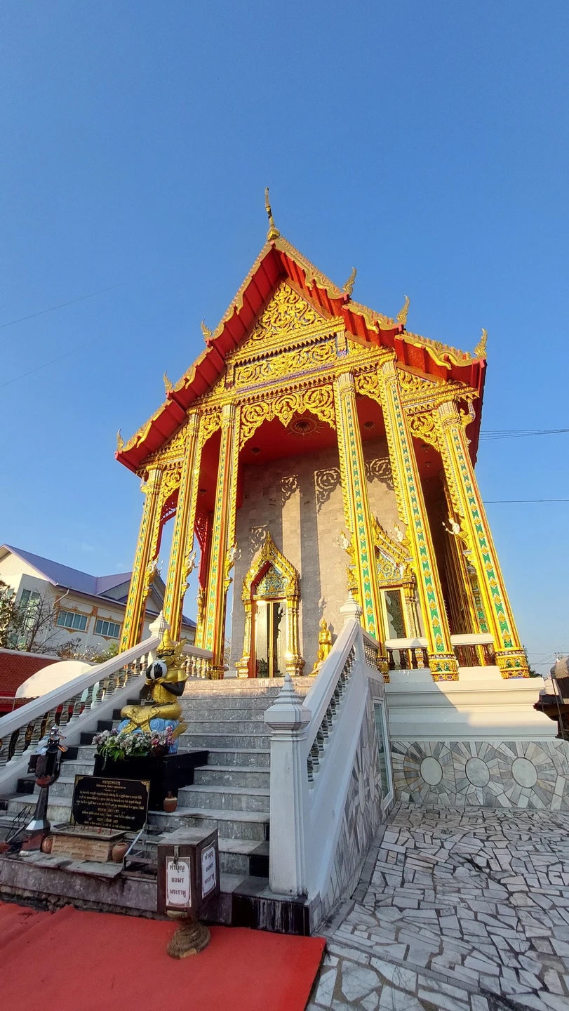 Экскурсия будет особенно интересна тем, кто в Тае впервые и не был в провинции. Впрочем, и матерые таетуристы получат немало новых впечатлений