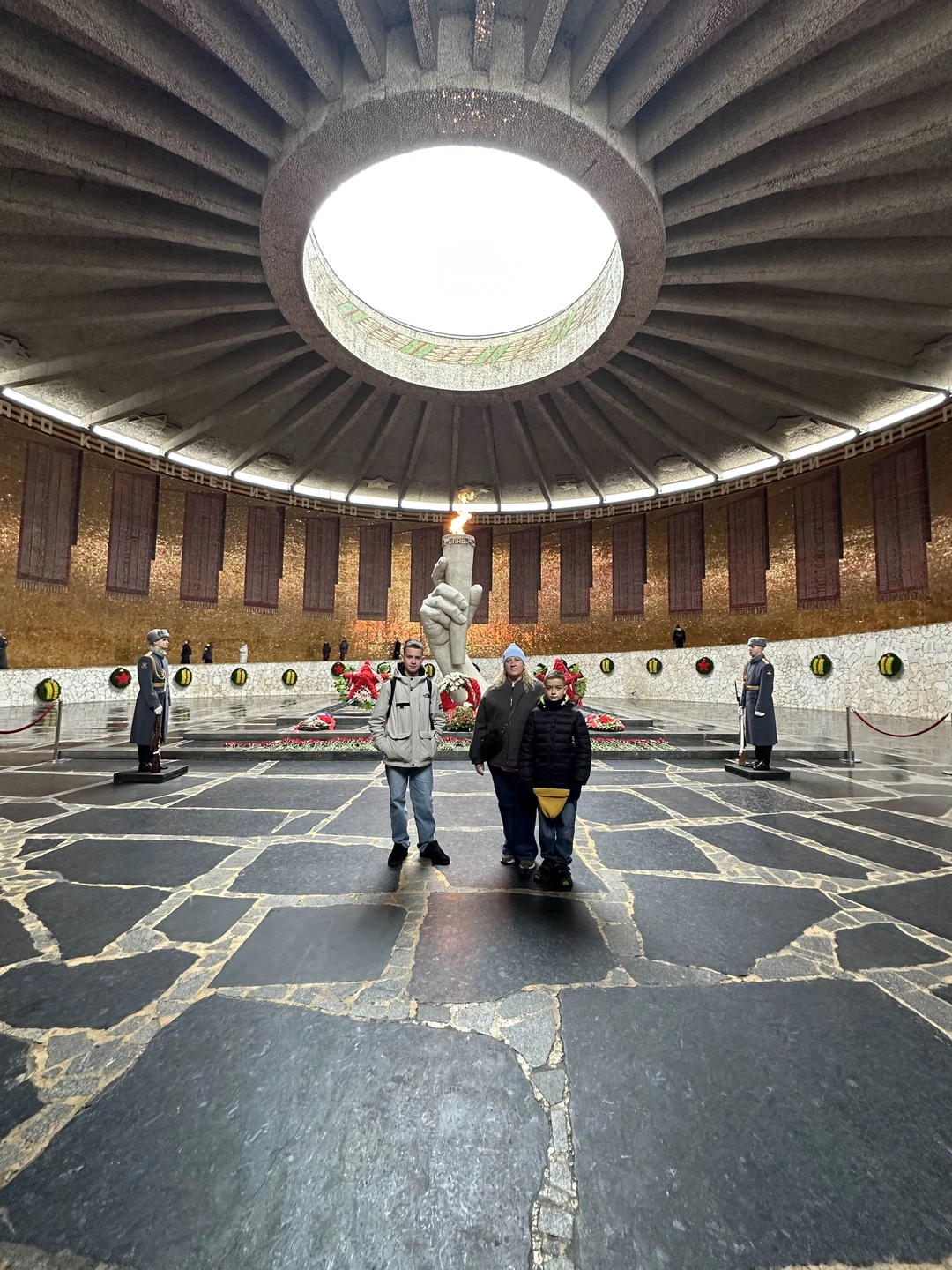 Однозначно рекомендую данную экскурсию! Мы сходили на Мамаев курган сначала сами, просто погуляли, все посмотрели, но